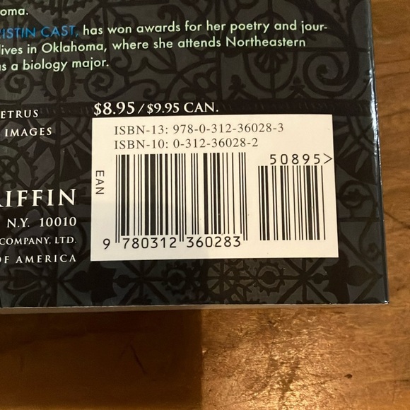 Book two House of Night series  Betrayed by P.C.Cast + Kristin Cast - Picture 2 of 7